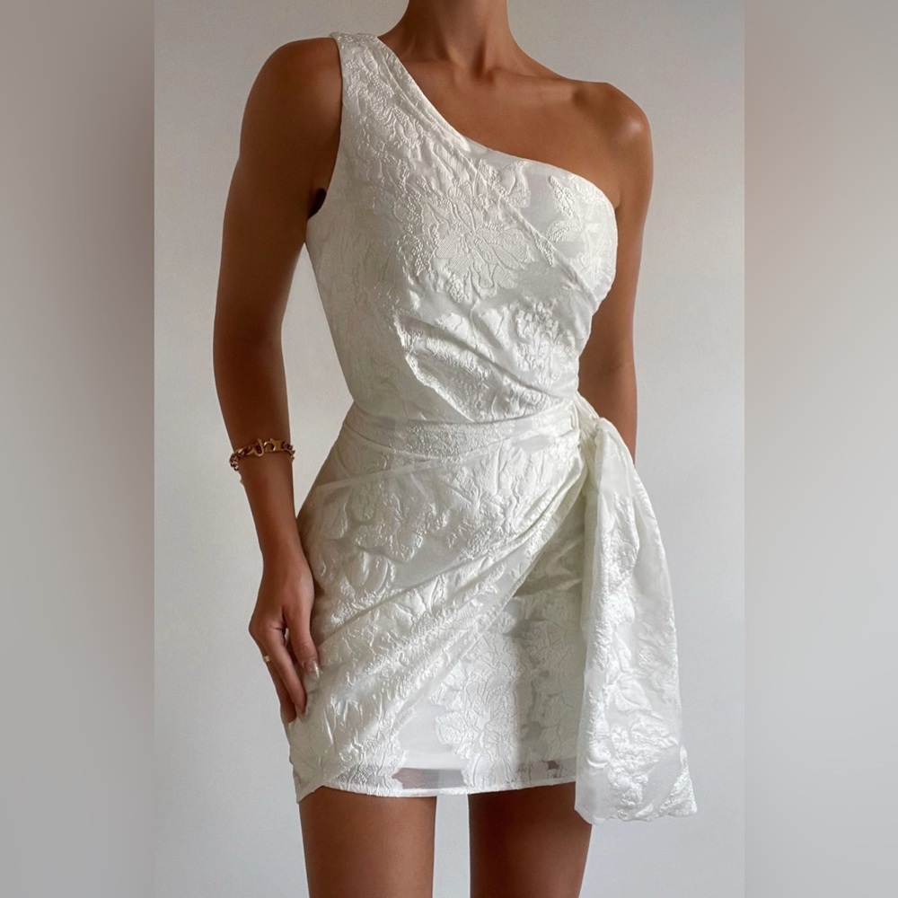 Elegant One-Shoulder White Dress - Jacquard print